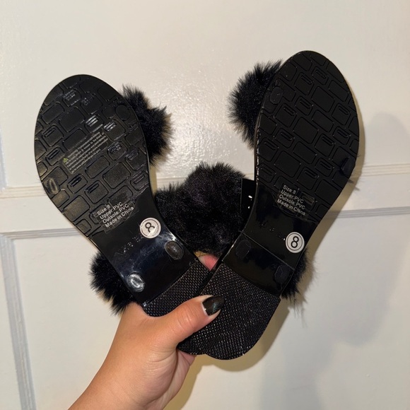 Black Fluffy Sandals Sz 8 NWT - Picture 2 of 2